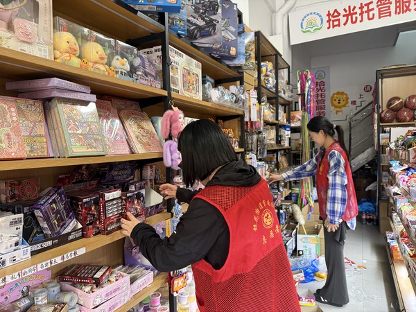 2026年8月28日在湖心路小学周边文具店进行巡查。 (2).JPG