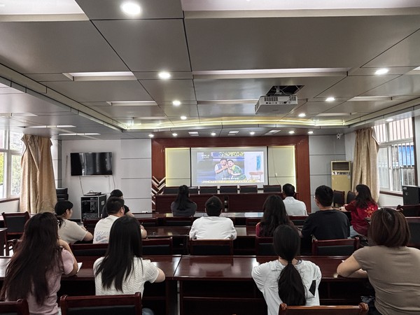 2026年9月9日,花园社区组织观看《全国移风易俗节目集中展演》2.jpg