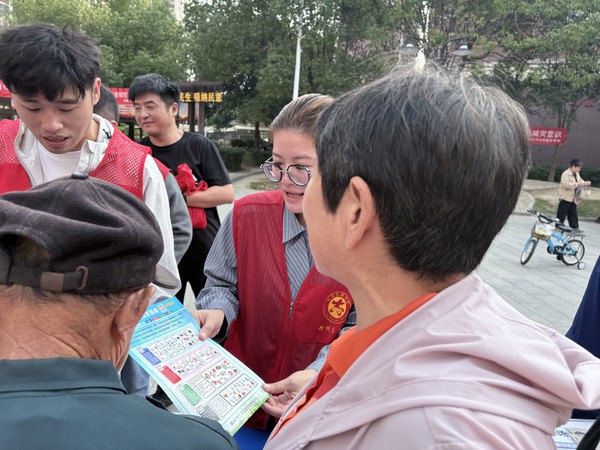 2026年10月13日，花园社区开展垃圾分类宣传活动2.jpg