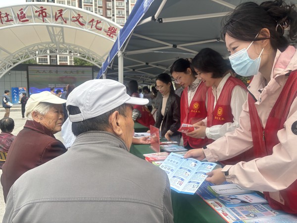 2026年10月15日，花园社区开展老年人反电诈宣传活动1.jpg