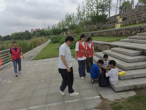 南谯区文明办--红庙社区开展防溺水巡查志愿活动